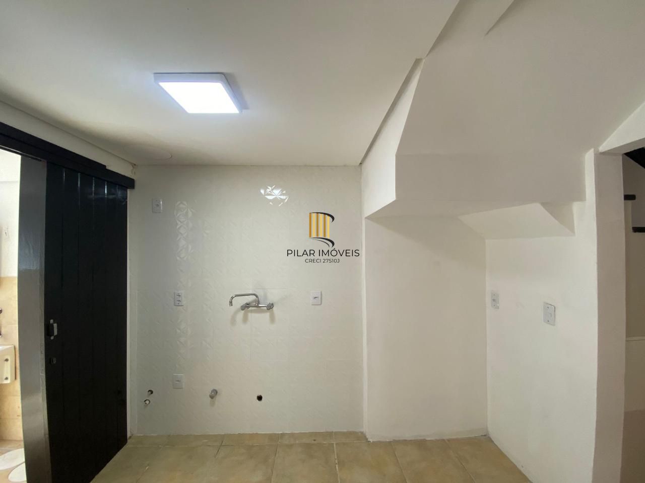 Casa 3 dormitórios, sendo 1 suíte, 2 vagas de garragem - bairro Ipanema