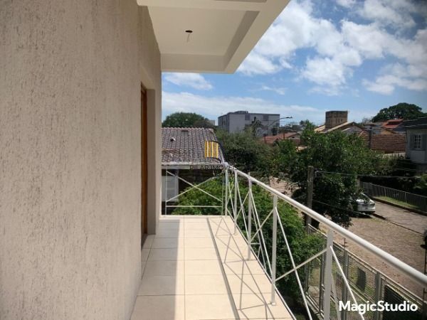 Casa de 3 Pavimentos com Sacadas, Lareira e Espaço Gourmet