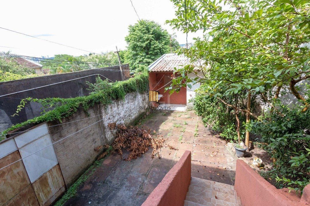 Casa para Venda - 220m², 3 dormitórios, sendo 2 suites, 2 vagas - Coronel Aparício Borges