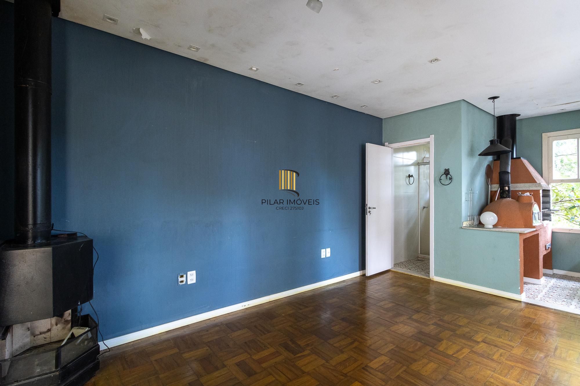 Bela casa térrea, 2 dormitórios e 1 suite - Parte alta do Bairro Espirito Santos