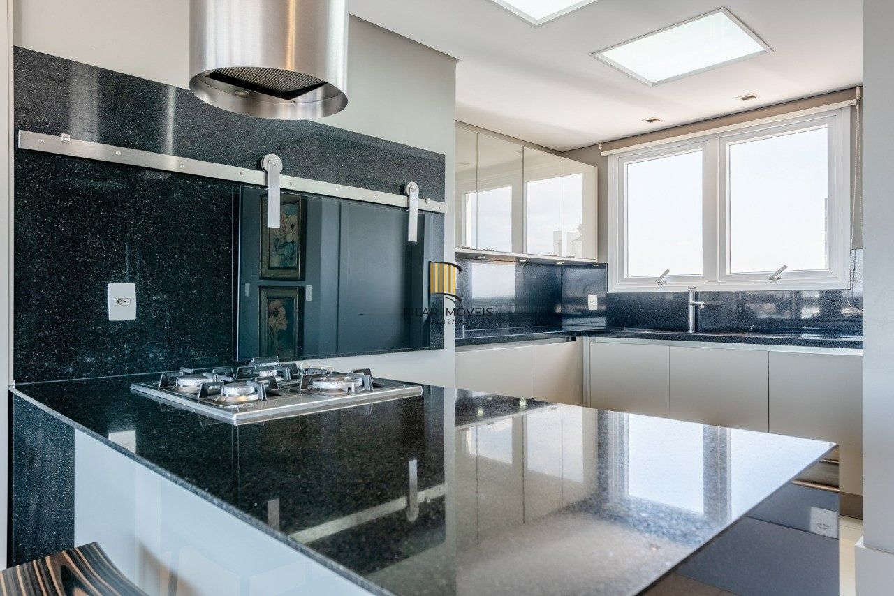 Apartamento 3 dormitórios, sendo 1 suíte e 2 vagas no Petropolis