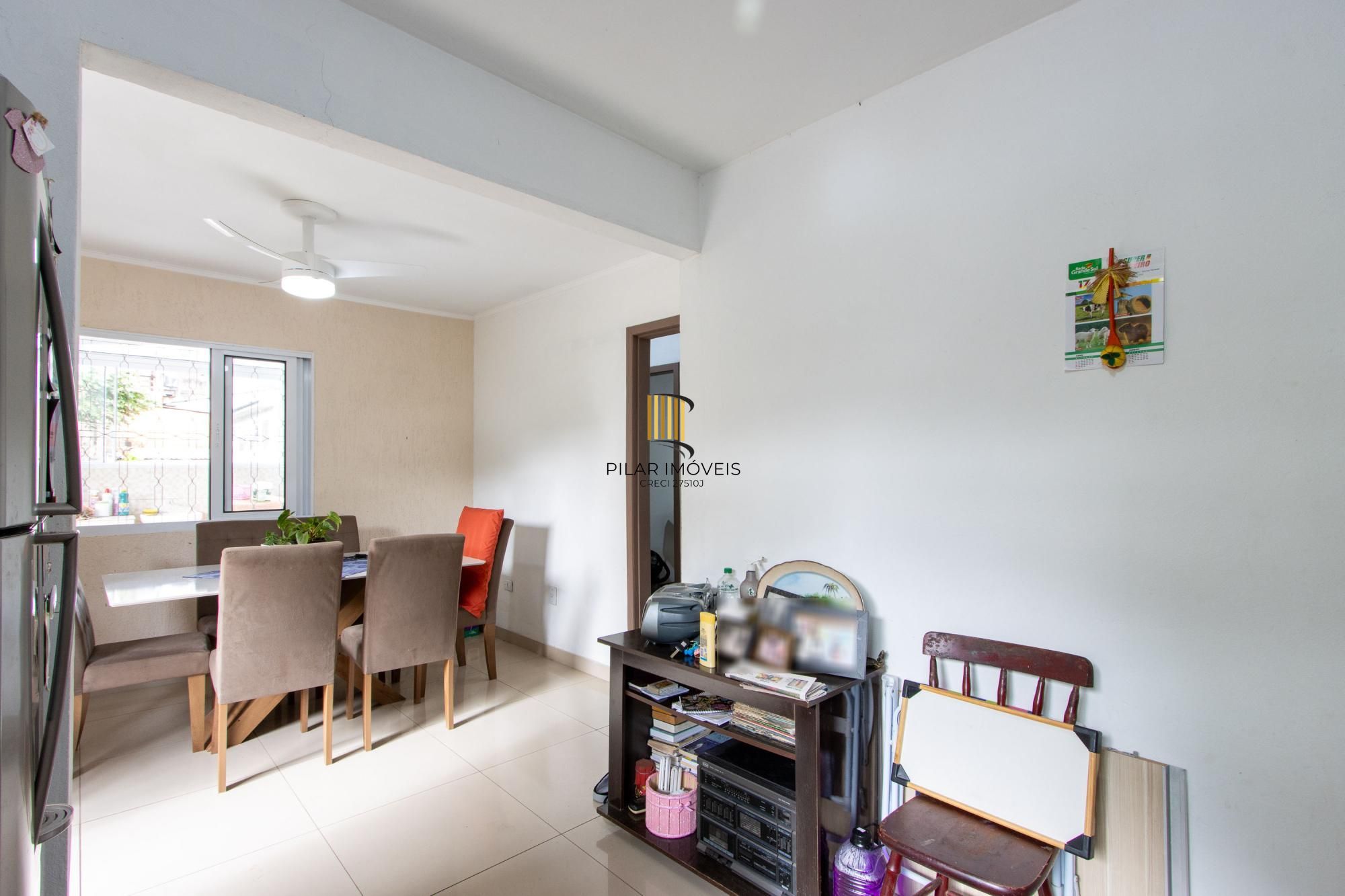 Casa ampla de 2 pavimentos com 4 dormitórios, 1 suite e 4 vagas no bairro Santa Tereza!