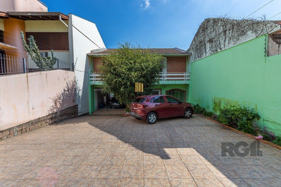 Casa com 3 Quartos à Venda, 293 m² por R$ 650.000