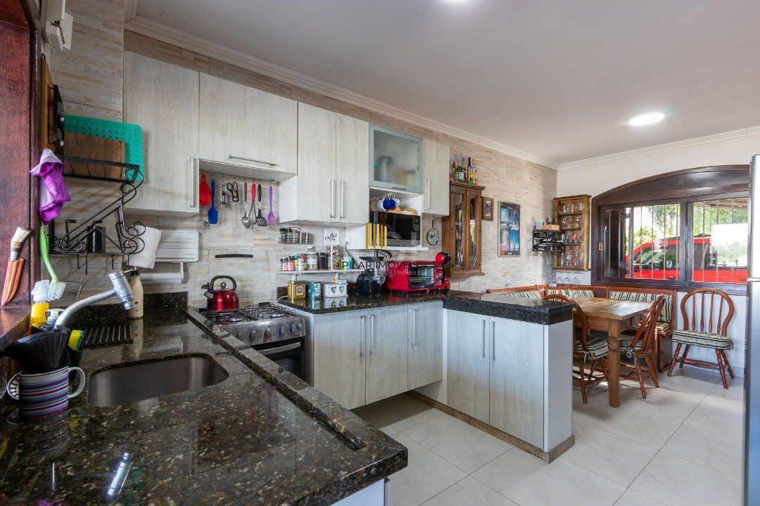 Casa para Venda - 300m², 5 dormitórios, 2 vagas - Cavalhada