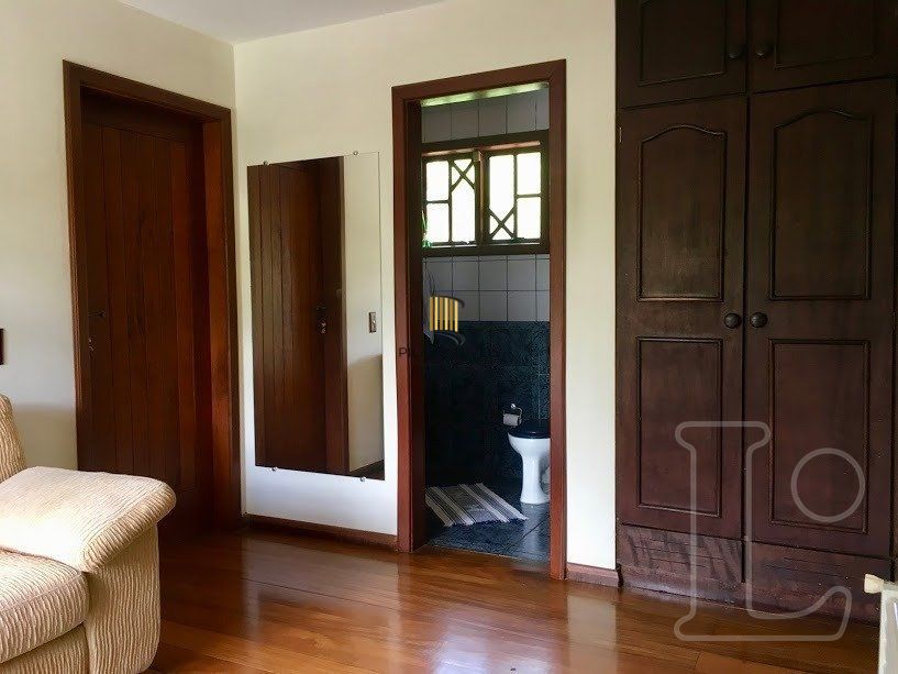 Casa para Venda - 570m², 3 dormitórios, sendo 1 suites, 2 vagas - Hípica