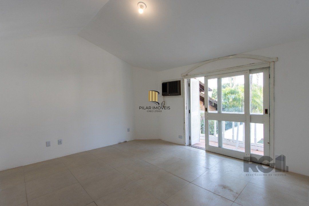 Casa para Venda - 337m², 3 dormitórios, sendo 1 suites, 3 vagas - Cristal
