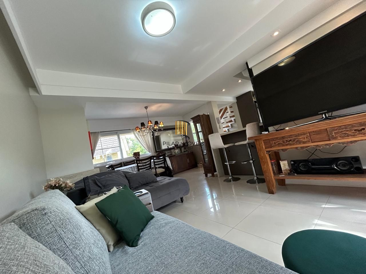 Casa condomínio | 3 dormitórios | 1 Suíte | 240,82 Privativos | 2 Vagas | Bairro Teresópolis