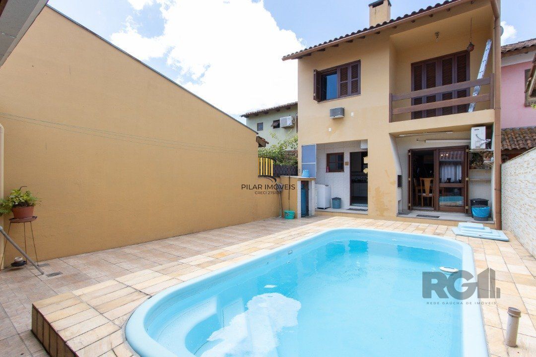 Casa com 3 dormitórios, sendo 1 suíte para venda  no bairro Hípica