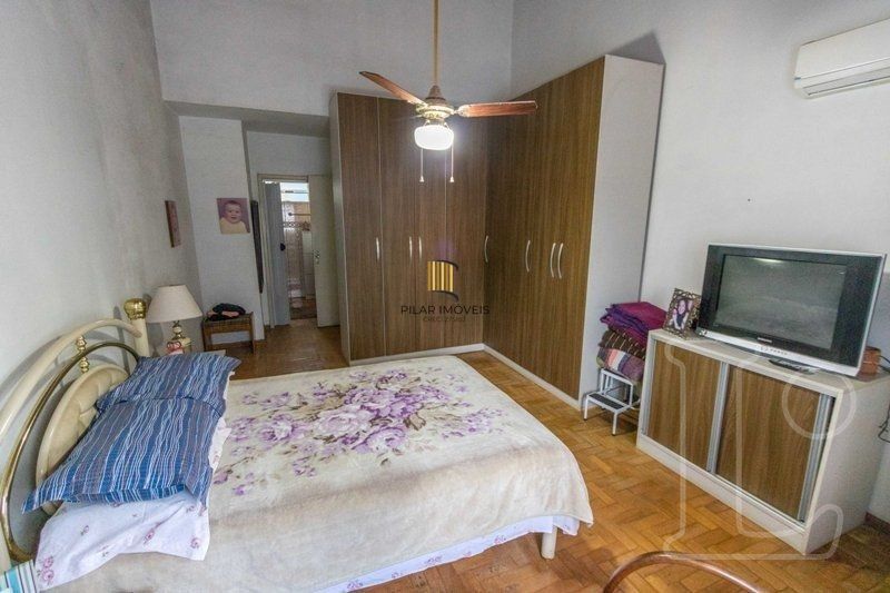 Sobrado para Venda - 241m², 4 dormitórios, sendo 1 suites, 1 vaga - Camaquã