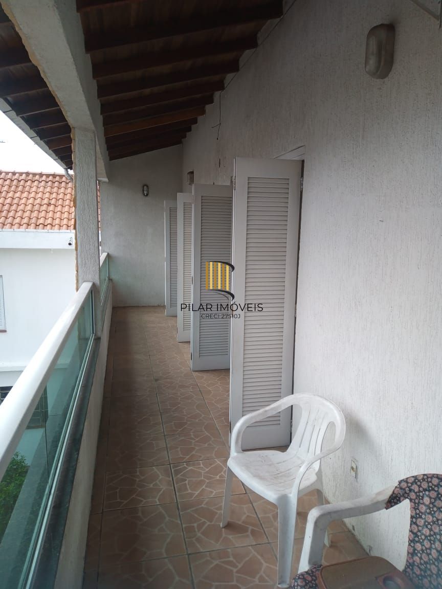 **Prédio Comercial Desocupado à Venda na Azenha, Porto Alegre, RS**