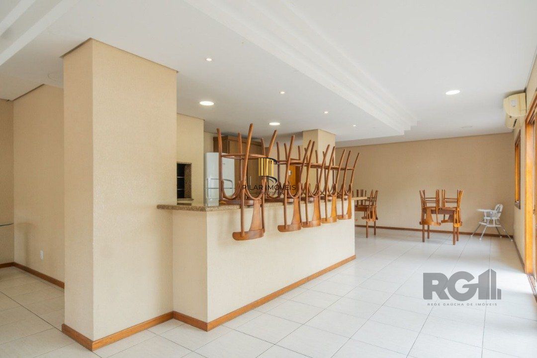 Ótimo apartamento, reformado , dois dormitórios e uma suíte, vaga escriturada.