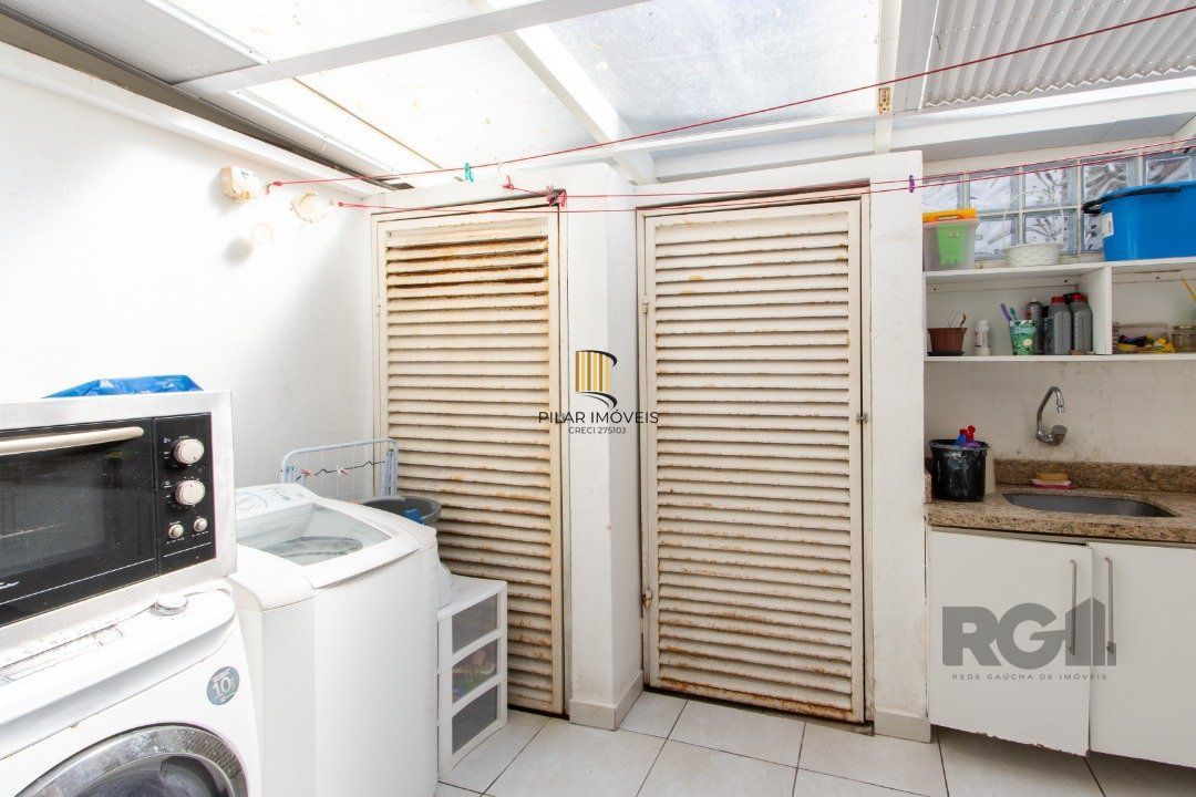 Casa de Condomínio 3 dormitórios no bairro Pedra Redonda