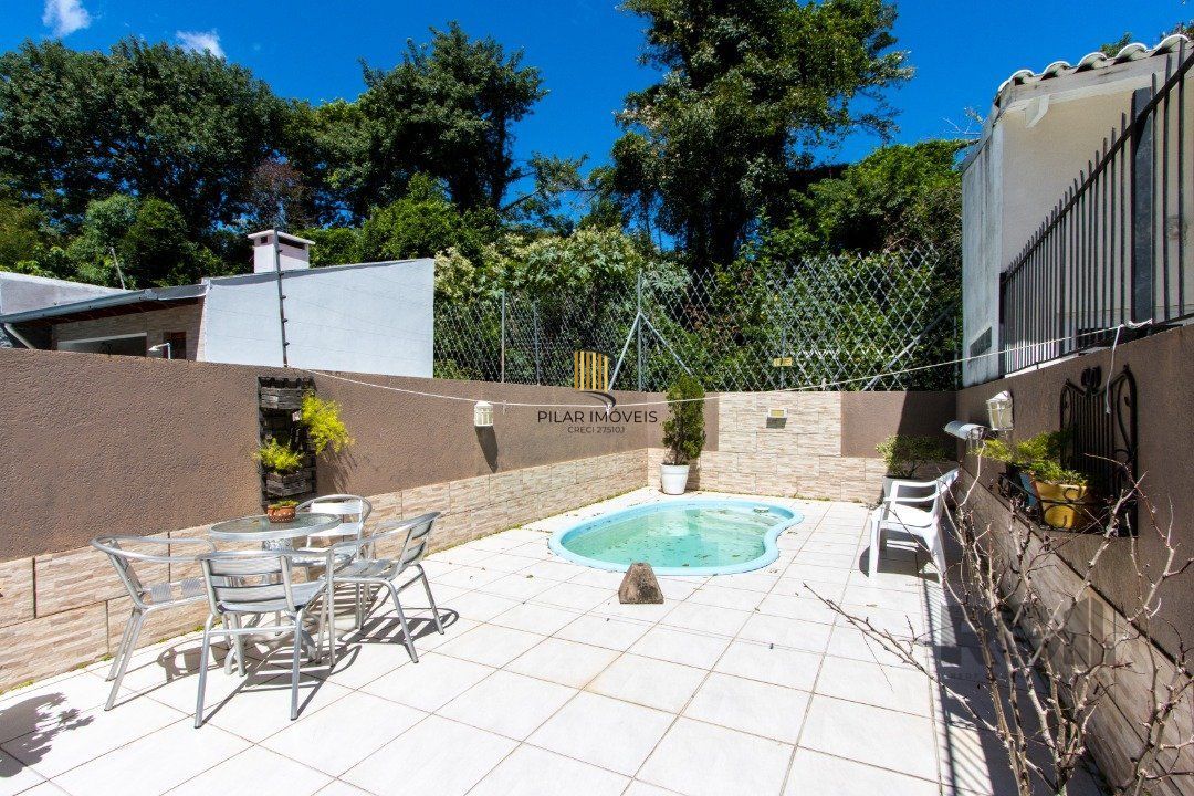Casa 3 dormitórios no bairro Espírito Santo