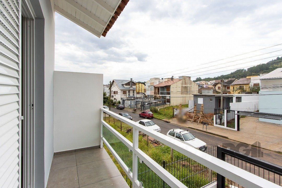 Sobrado 2 dormitórios no bairro Guarujá
