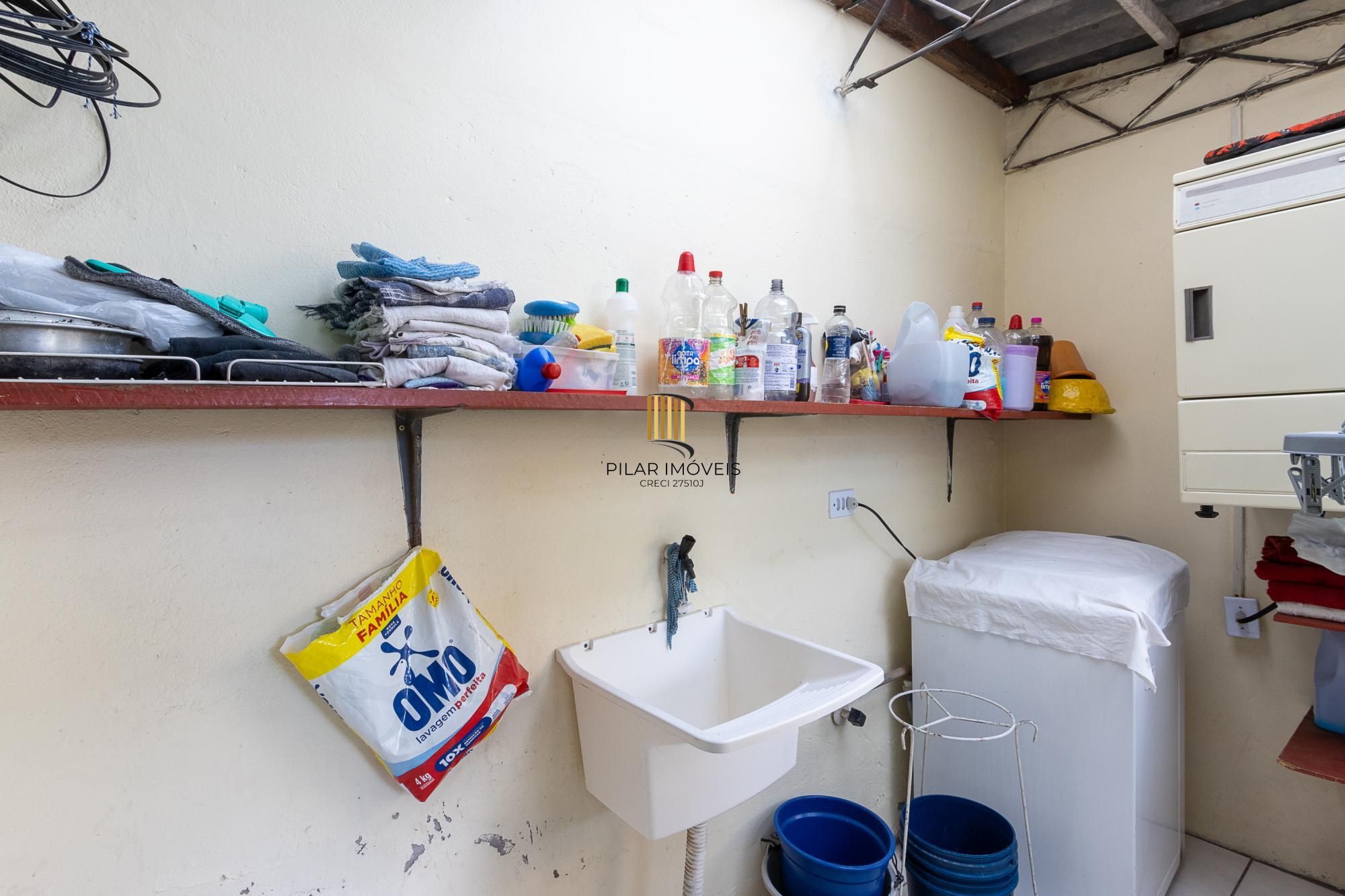 Casa com 3 quartos (1 suite), 4 vagas - Vila Nova