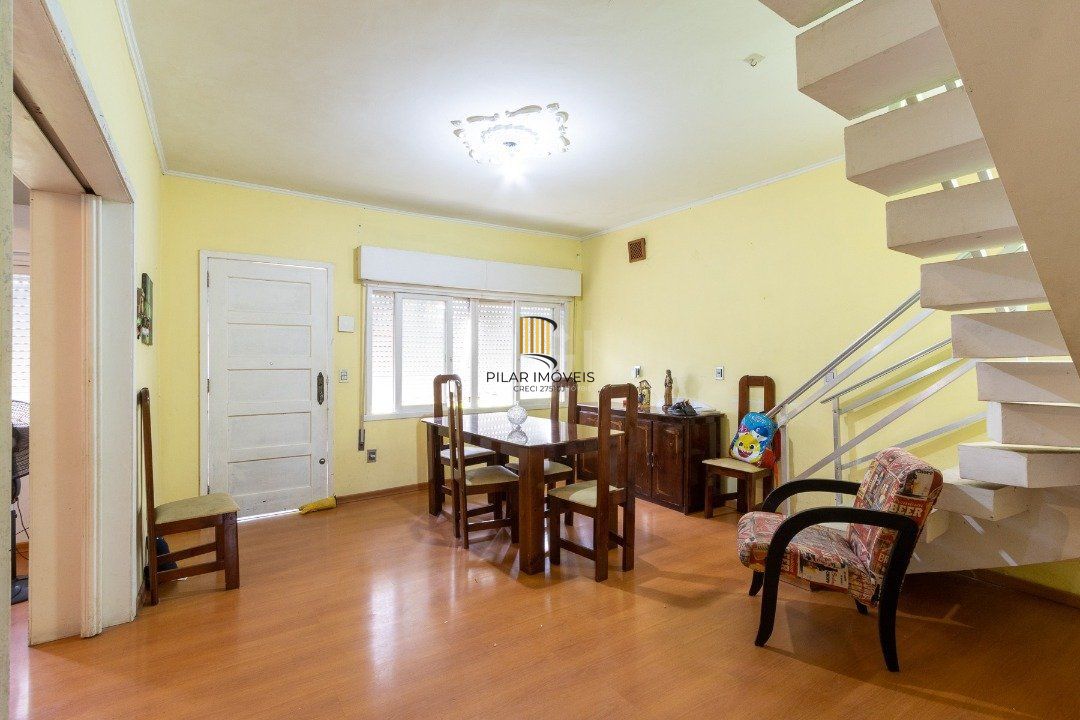 Casa 4 Dormitório(s) Bairro Medianeira