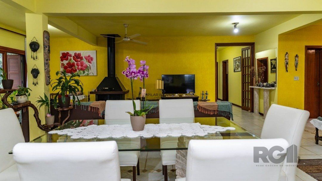 Casa 6 dormitórios no bairro Cascata