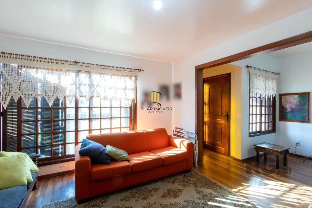 Casa para Venda - 300m², 3 dormitórios, sendo 1 suites, 4 vagas - Tristeza