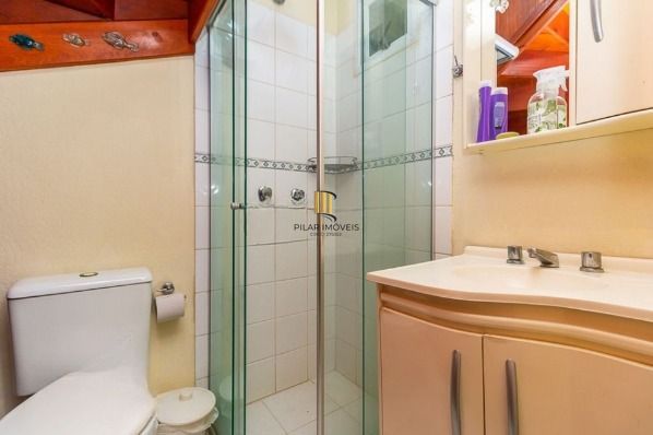 Casa em condomínio com 3 dormitórios, suíte, espaço gourmet.
