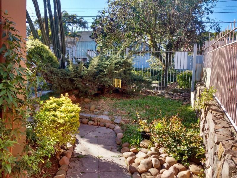 Casa para Venda - 350m², 3 dormitórios, 4 vagas - Vila Assunção
