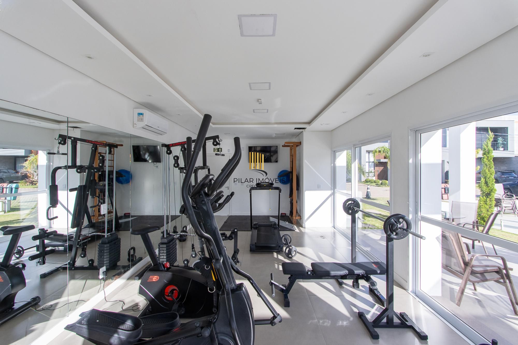 Casa de condomínio, 3 dormitórios, 3 suítes.