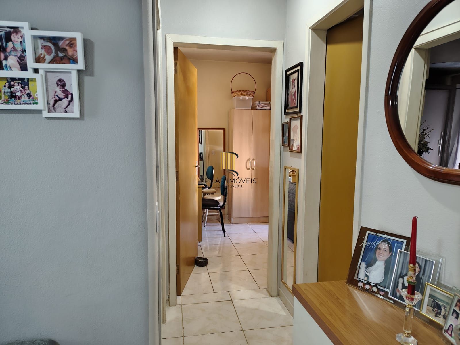 Apartamento de 2 dormitórios, 1 vaga, no bairro Camaqua.