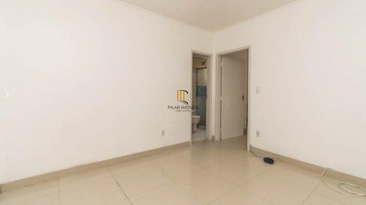 Apartamento de 1 dormitório, com um pequeno pátio no bairro Centro Histórico.