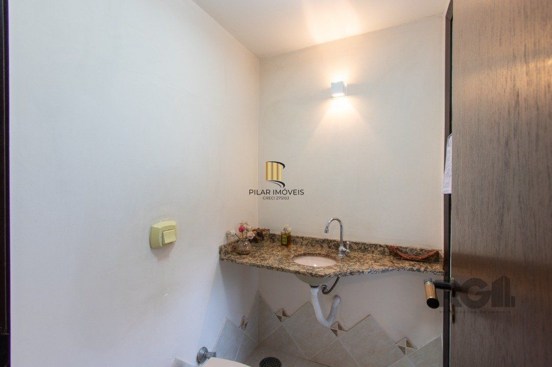 Casa 5 dormitórios no bairro Teresópolis
