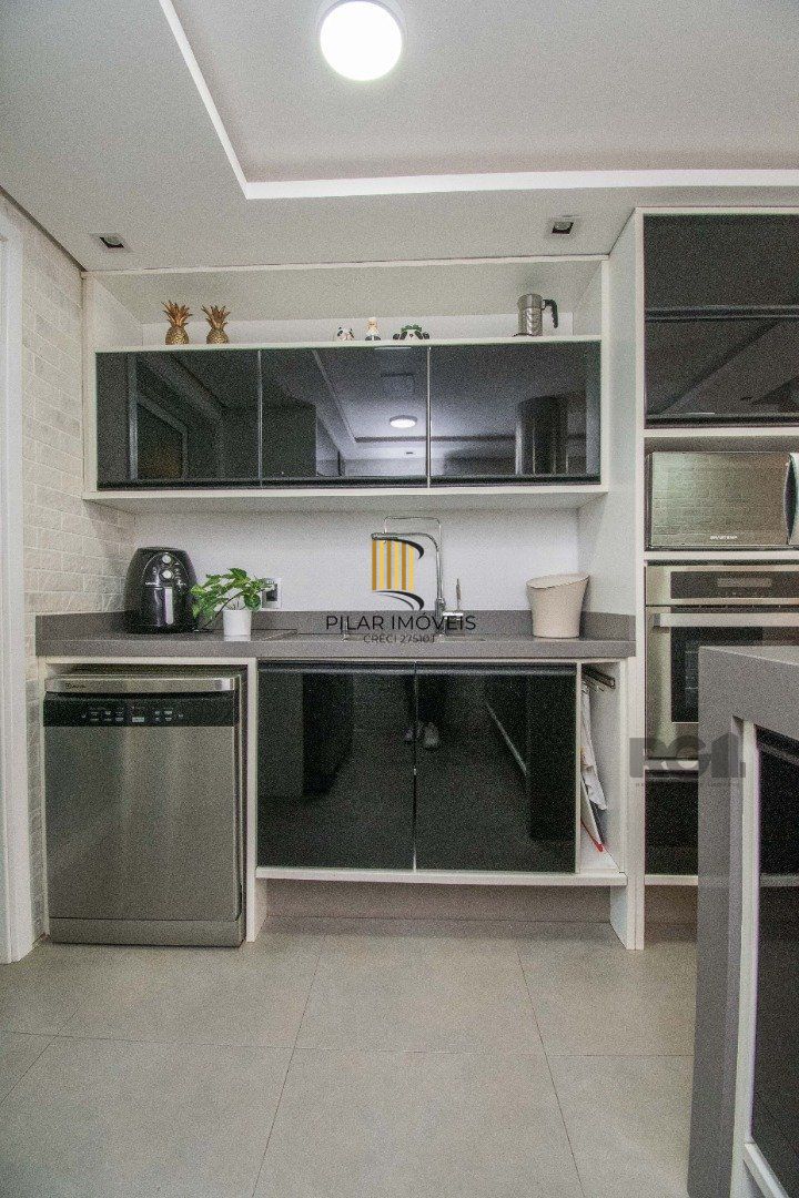 Cobertura de alto padrão, construtora Clave, vista perene para o Rio, 3 suítes, piscina, 3 vagas cobertas.