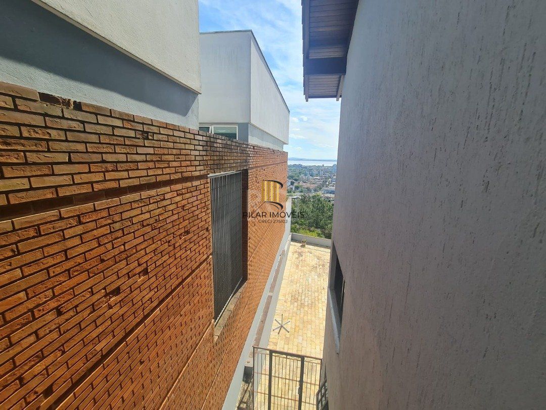 Casa para Venda - 464m², 5 dormitórios, sendo 4 suites, 4 vagas - Nonoai