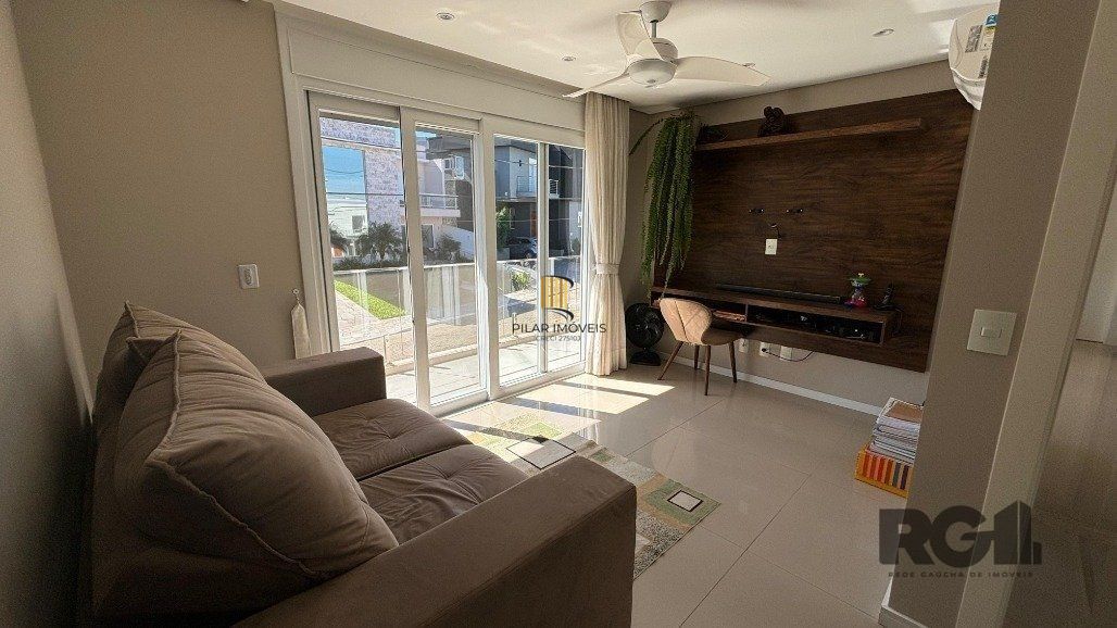 Casa em condomínio com 4 suítes, 4 vagas de garagem, pátio com piscina