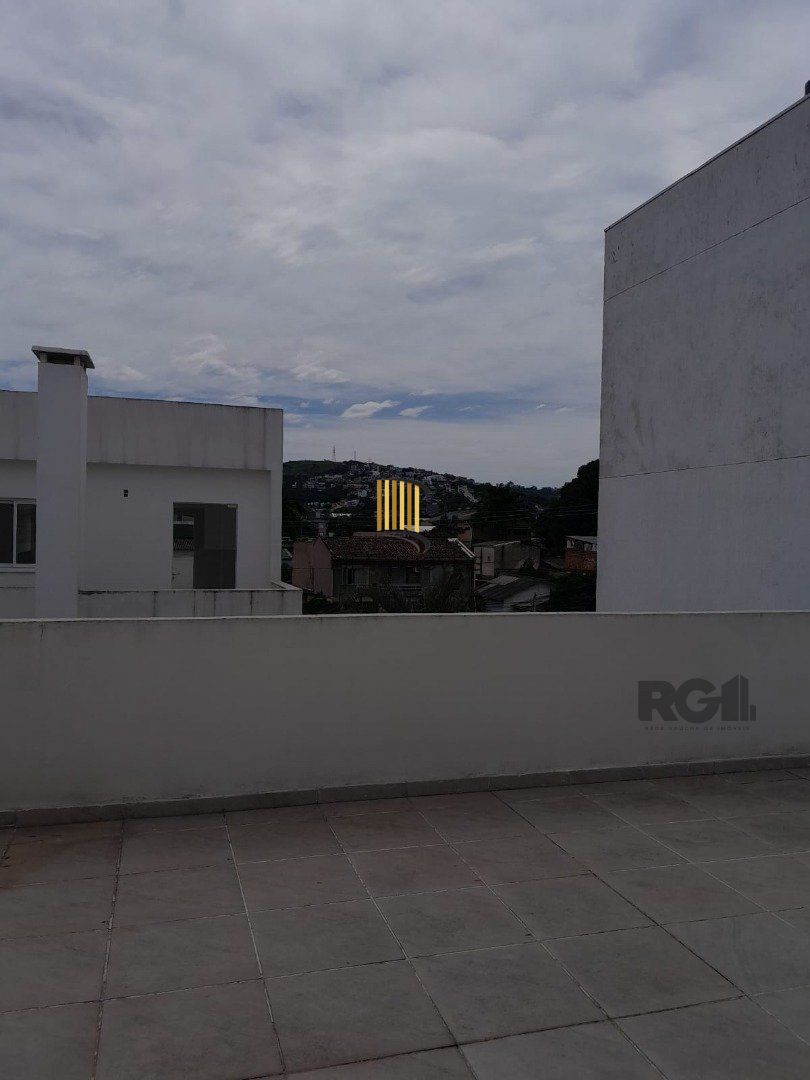 Casa de Condomínio 3 dormitórios no bairro Camaquã