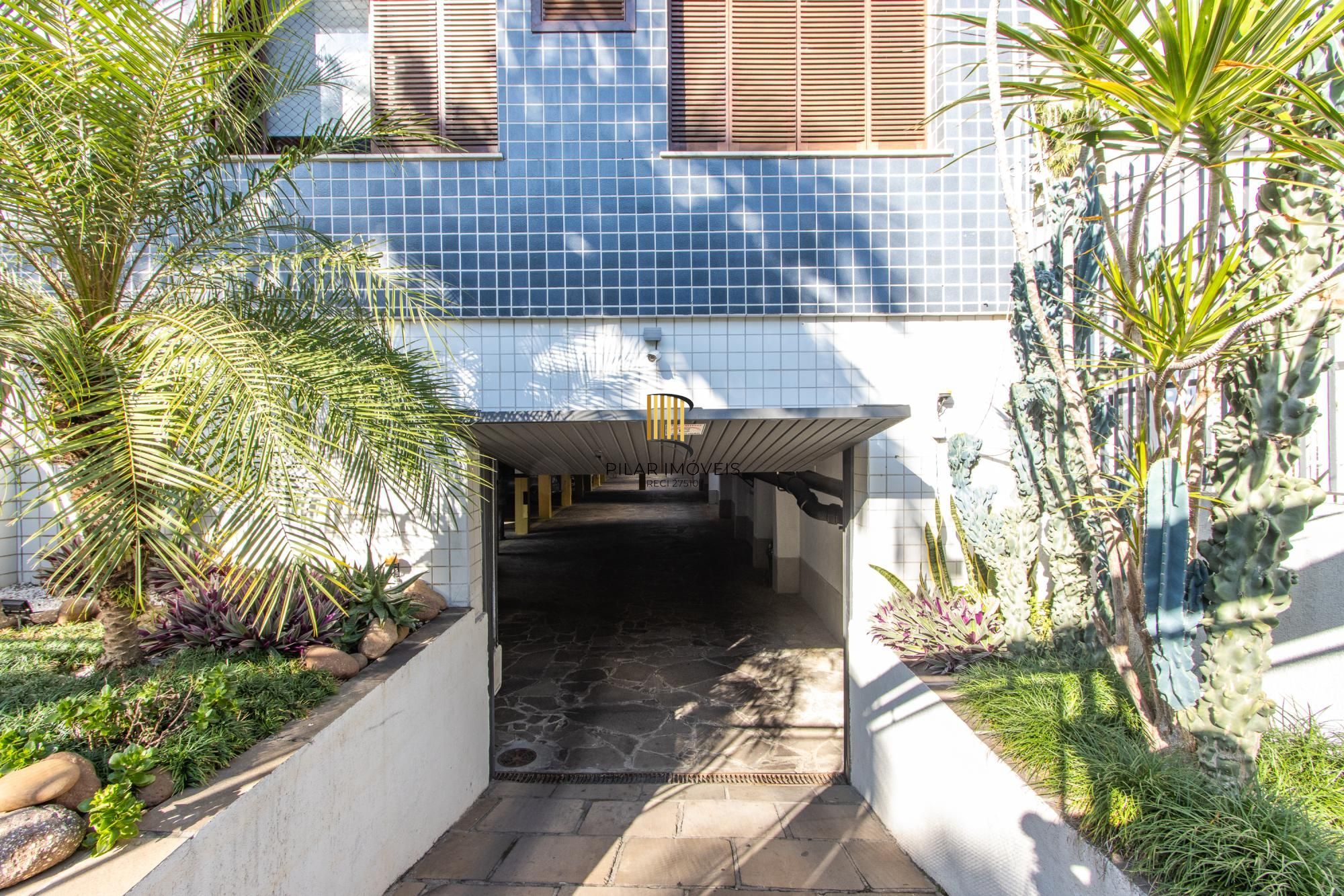 Apartamento com 2 dormitórios com 74m² e 1 vaga e no Menino Deus