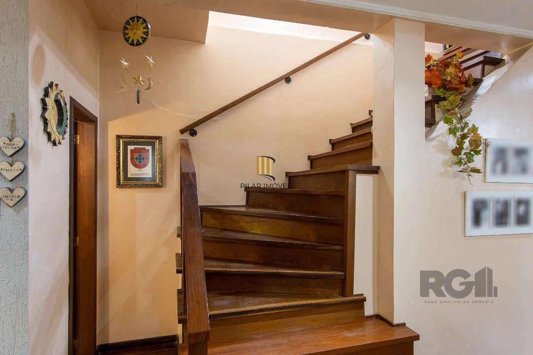 Casa para Venda - 300m², 3 dormitórios, sendo 1 suites, 4 vagas - Nonoai