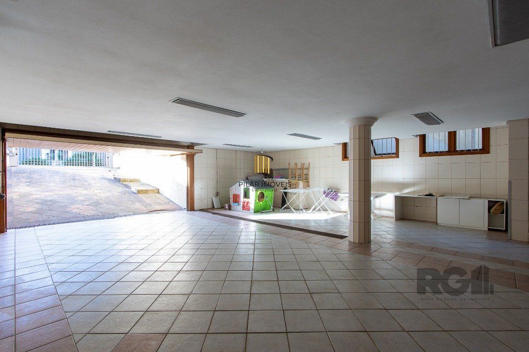 Casa para Venda - 450m², 4 dormitórios, sendo 4 suites, 5 vagas - Vila Assunção