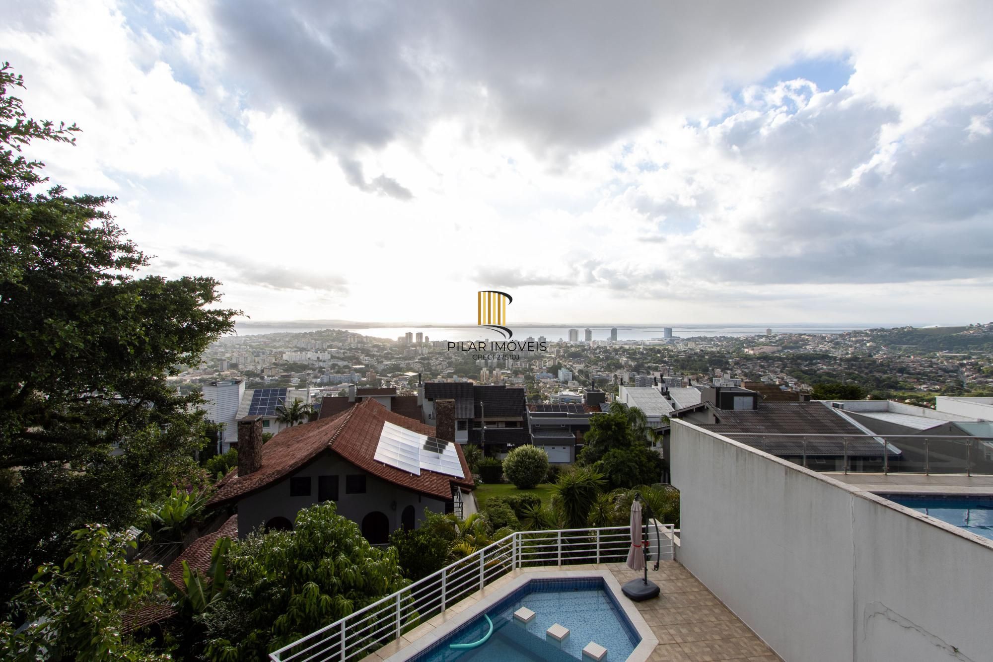 Casa 4 dormitórios com elevador