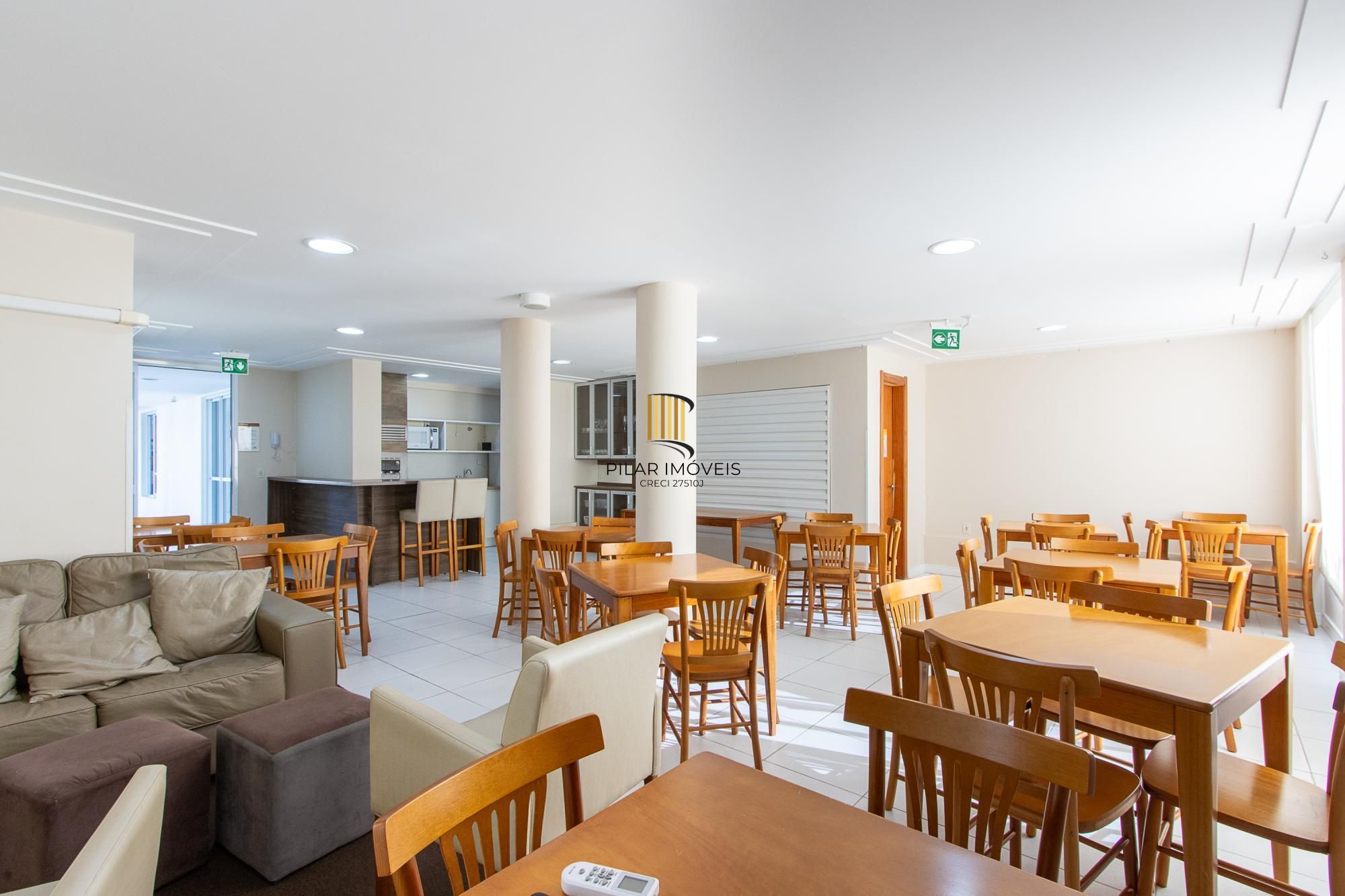 Apartamento, 2 dormitórios e 1 vaga, bairro Jardim Carvalho.