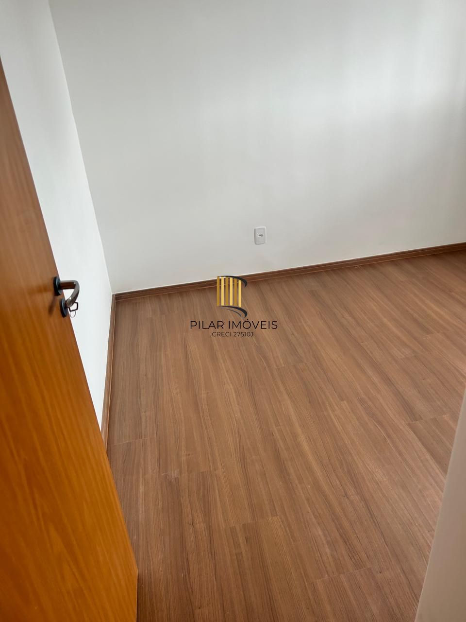 Apartamento no 5 andar de frente com 2 dormitórios