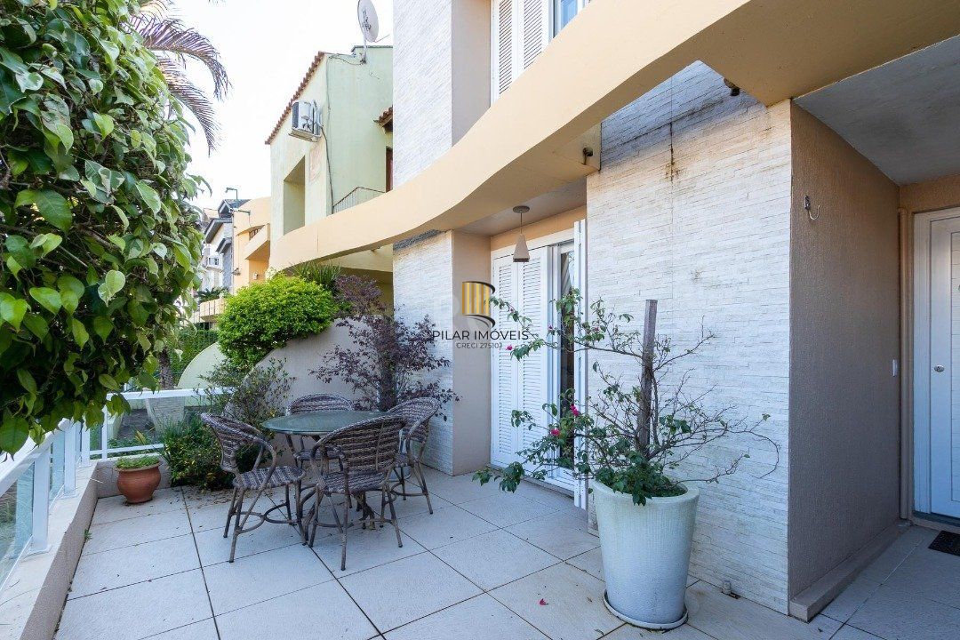 Casa Condominio para Venda - 240m², 4 dormitórios, sendo 1 suites, 2 vagas - Ipanema