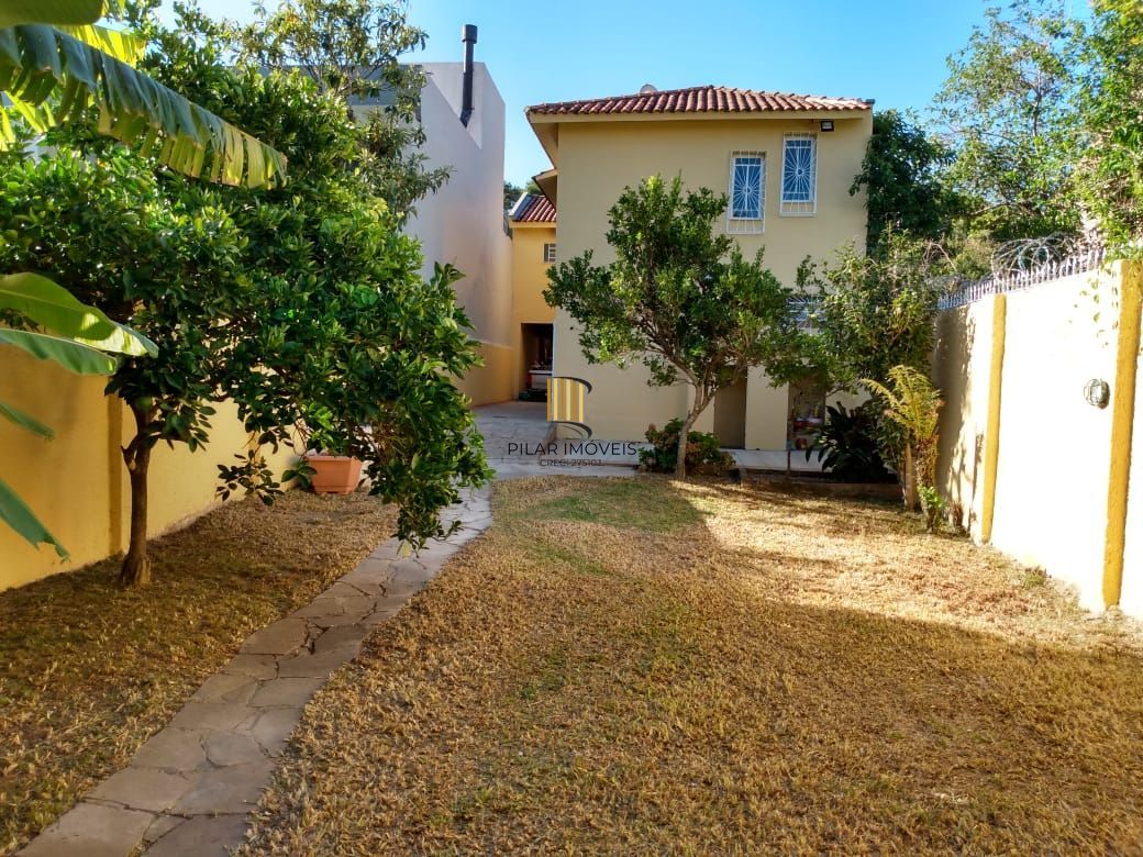 Casa ampla com pátio no Bairro Cristal, com 4 quartos - Pilar Imóveis