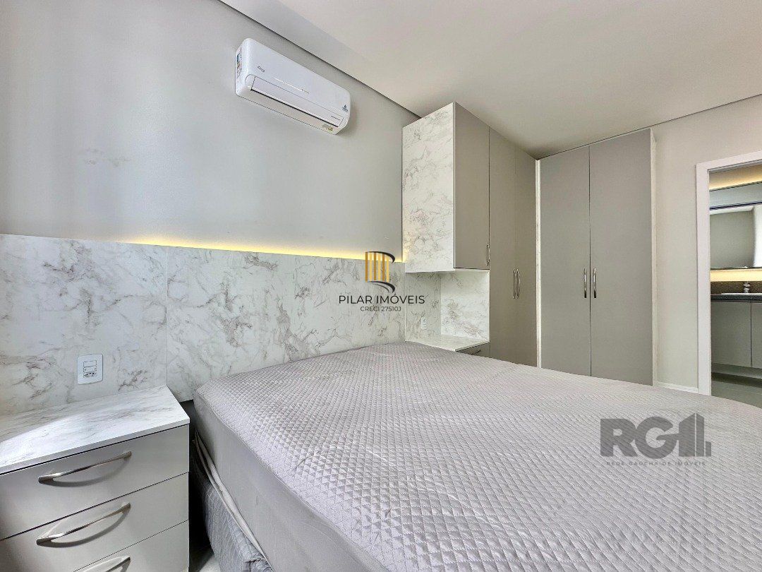 APARTAMENTO À VENDA COM SACADA DE FRENTE