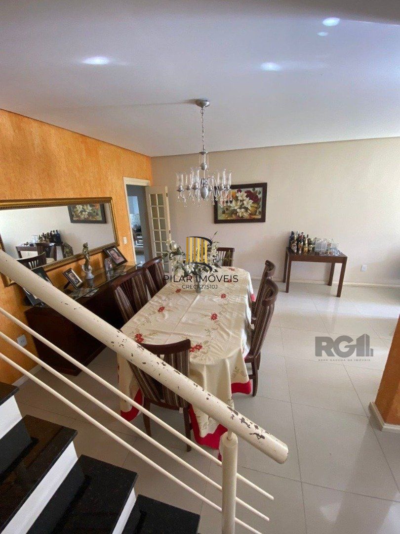Casa para Venda - 250m², 3 dormitórios, sendo 1 suites, 2 vagas - Cristal