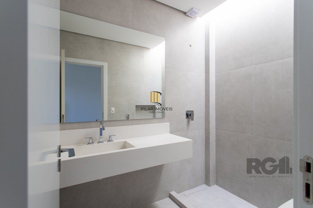 A Casa Le Mans, uma residência térrea de esquina com 389,48m2 de área coberta