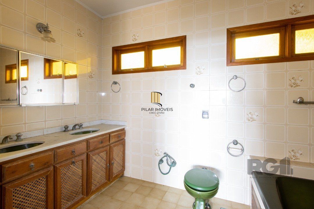 Casa para Venda - 361.95m², 4 dormitórios, sendo 2 suites, 3 vagas - Nonoai