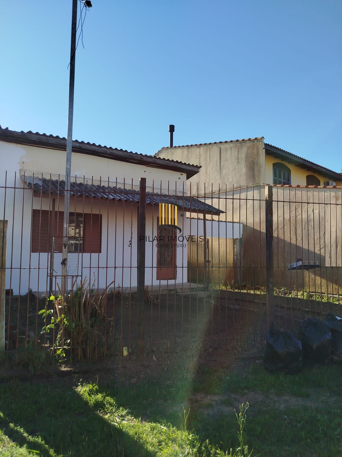 CASA TERREA COM 1 DORMITÓRIO, BAIRRO GUARUJA