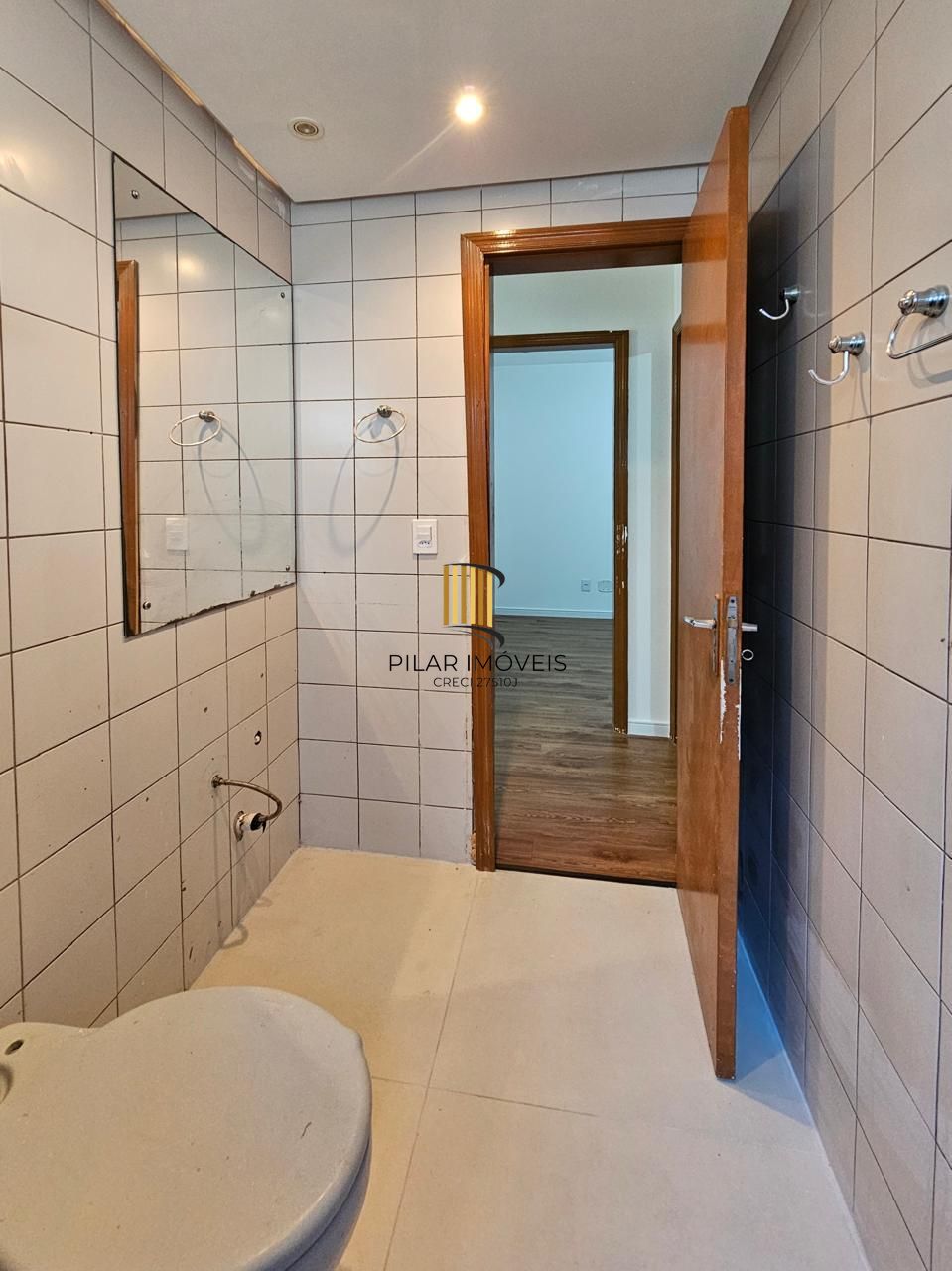 Apto com 2 dormi ,sacada com churrasq e garagem