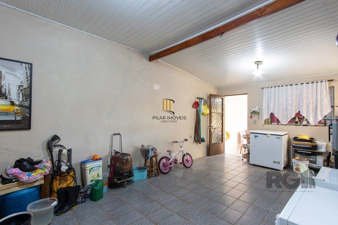 Sobrado, 3 quartos, 2 banheiros, pátio, 2 vagas, piscina - Bairro Vila Nova