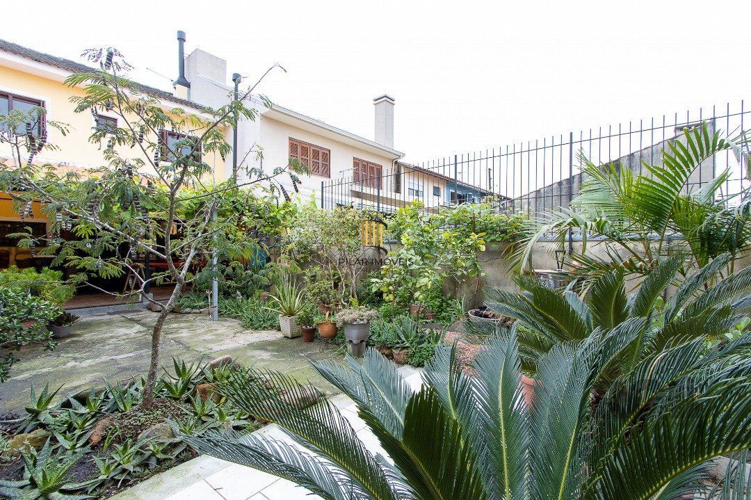 Casa 3 dormitórios no bairro Hípica