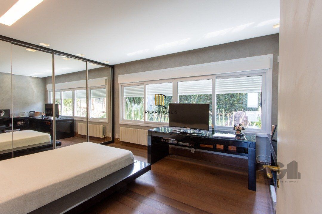 Casa deslumbrante vista do Guaiba, 3 dormitórios, sendo 1 suite master com closet e banheira de hidro com vista para o rio