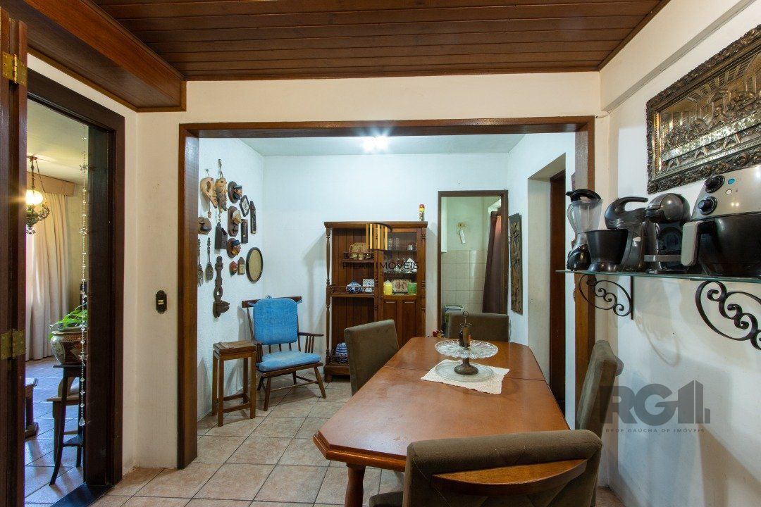 Casa de Condomínio 4 dormitórios no bairro Hípica